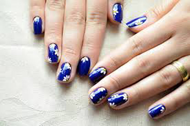 Unhas decoradas com flores